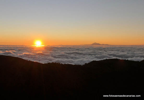 AMANECER SOBRE LA CUMBRE VIEJA - LA PALMA