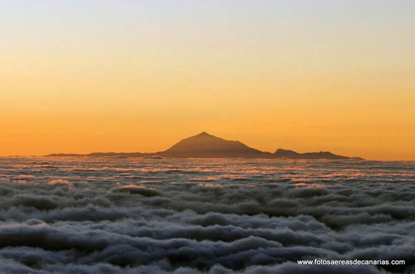 AMANECER SOBRE LA CUMBRE VIEJA - LA PALMA - FUNDACION STARLIGHT