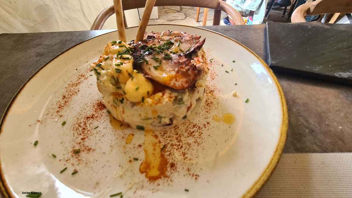Ensaladilla de pulpo en La Pinocherí Gastro Café