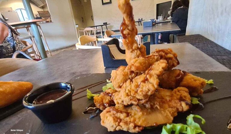 Lagrimas de pollo en La Pinocheria en La Esperanza 768x448