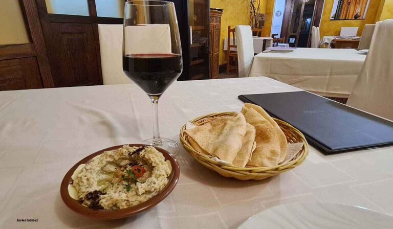 Hummus en el Anticuario Libanes 768x448