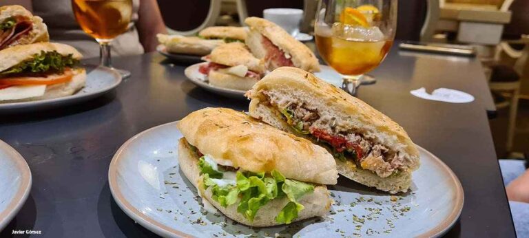 Bocadillo de atun y pimientos en Palmelita la Laguna 768x346