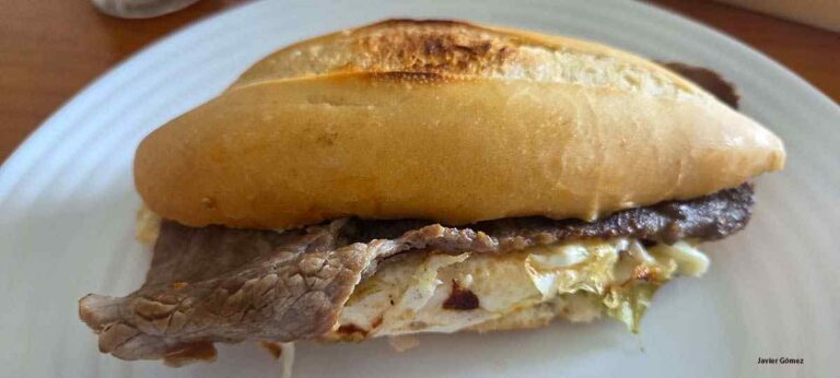 Bocadillo de Ternera especial en el Bohio 768x346