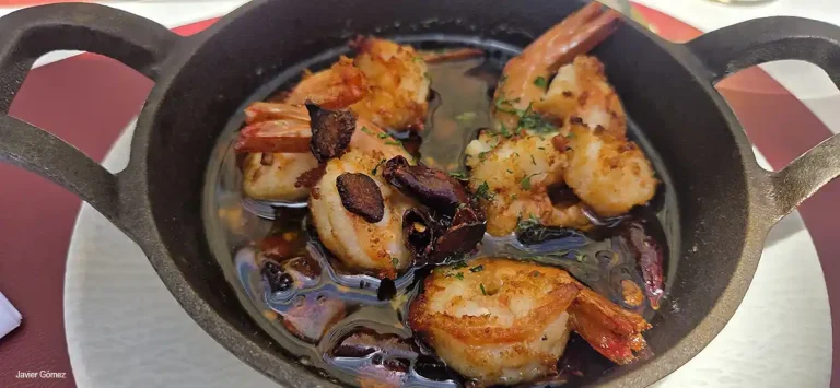 Gambas al ajillo en The White Tapas Adeje 768x355