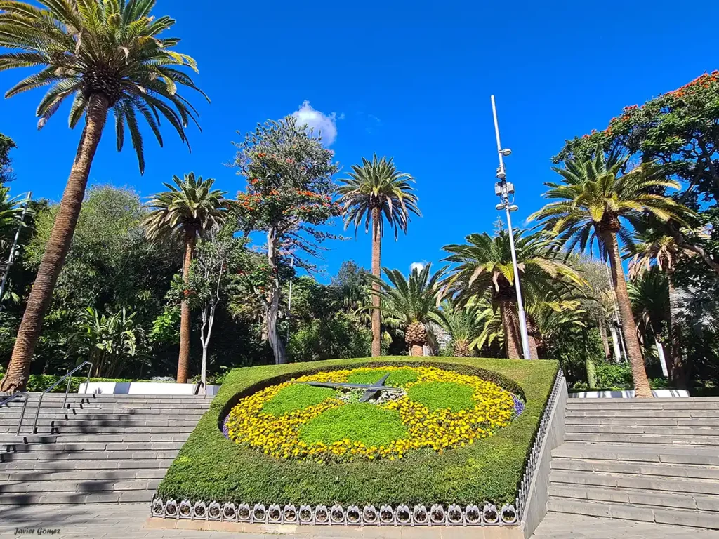 Reloj de sol en el Parque García Sanabria